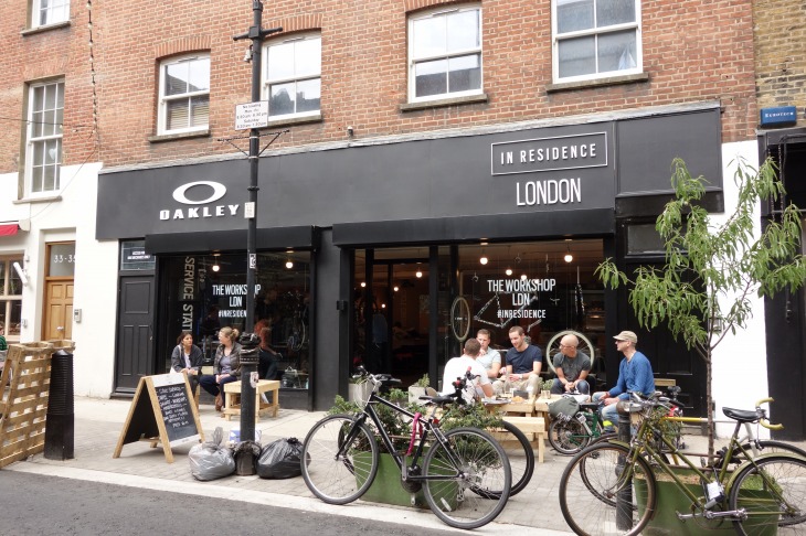 ちょっとした自転車エリアになりつつあるクラークンウェルにオープンした「オークリー・イン・レジデンス LONDON」