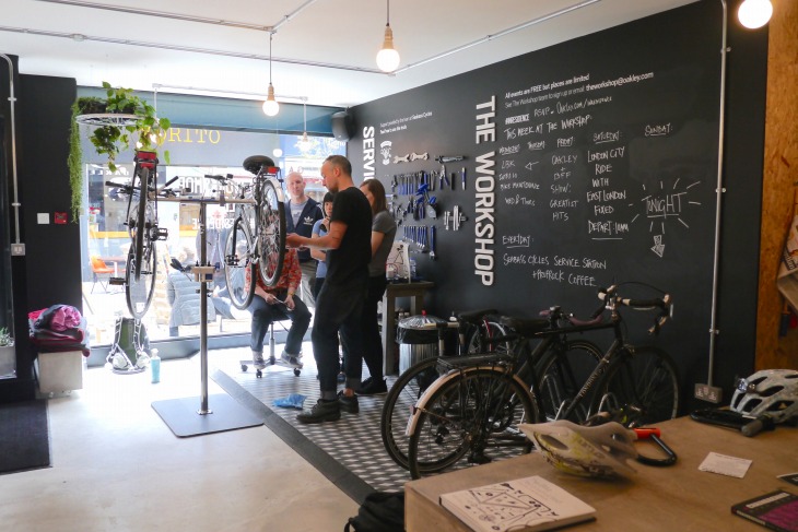 店内ワークショップスペースでは、無料のメンテナンス講座を受けられる(要予約)。