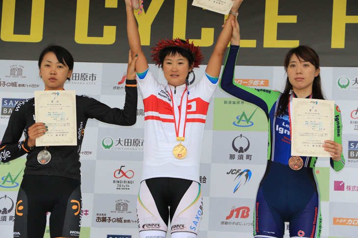 與那嶺恵理(サクソバンクFX証券)が女子エリートを制する　2位萩原麻由子(Wiggle HONDA)、3位金子広美(イナーメ信濃山形)