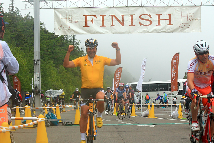 ”日本一登れない男”のMt.富士ヒルクライム制覇の瞬間だ。ゴールタイムは”2時間40分52秒”。