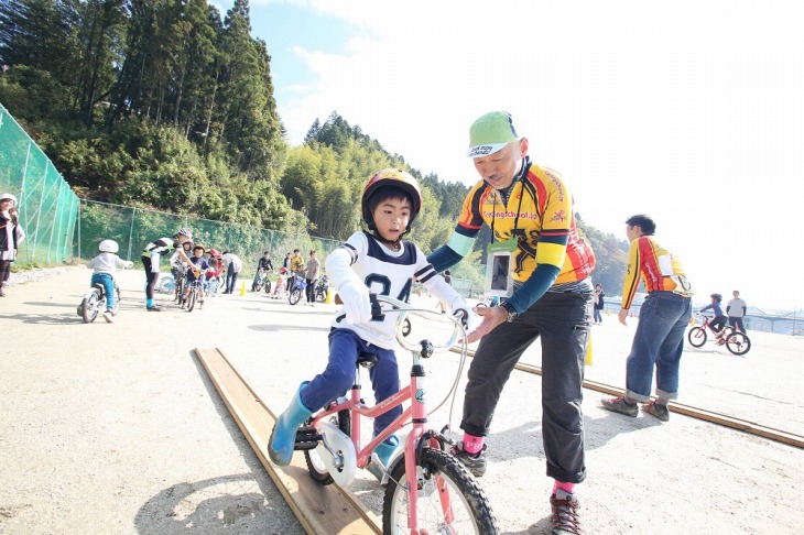 子供向けの自転車教室も行われる