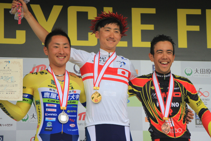 2015年全日本選手権U23個人TTで優勝した小石祐馬