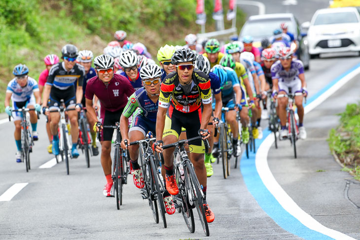 U23 最終周回、2人を追走する小林海（RMO-Construcucciones PAULINO CYCLING TEAM）ら