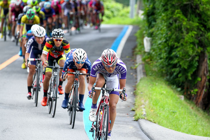 U23 追走する松本祐典（明治大）、小石祐馬（CCT p/b チャンピオンシステム）ら