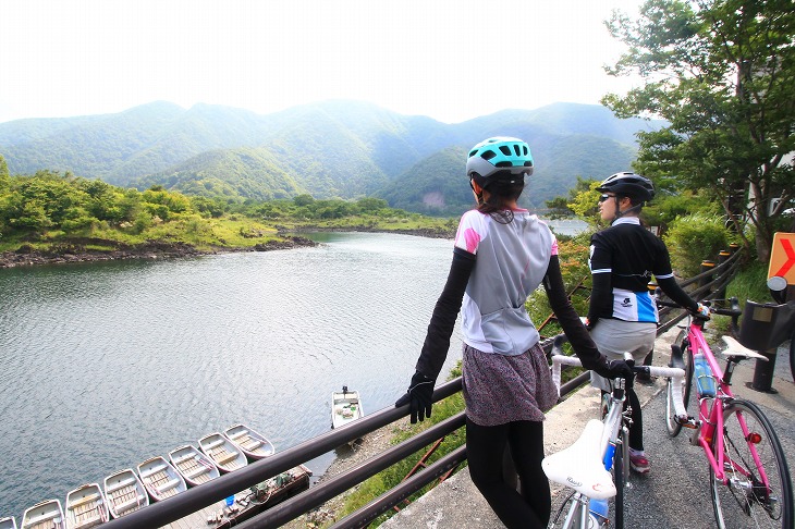 他の湖とはまた違った表情を見せる精進湖