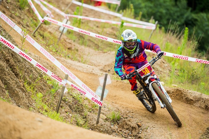 安定した走りでエリート女子クラス優勝の末政実緒選手(SRAM/LITEC)