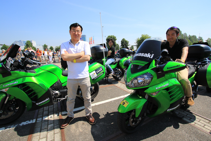 オートバイを提供しているカワサキ重工オランダ社から日本人スタッフがVIPとして招かれていた
