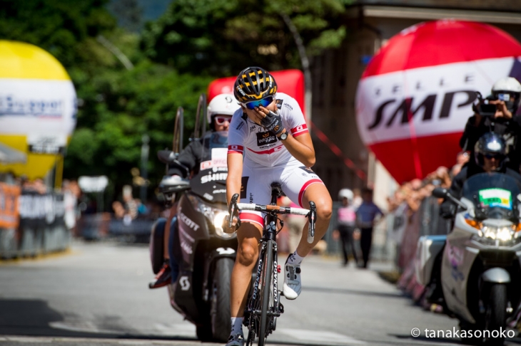 2015年のジロ・ローザ第6ステージで優勝した萩原麻由子（ウィグル・ホンダ）
