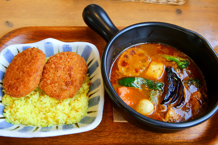 ニセコカリー小屋のスープカレー。コロッケをトッピング