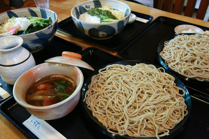 そばつゆの香りが食欲をそそる