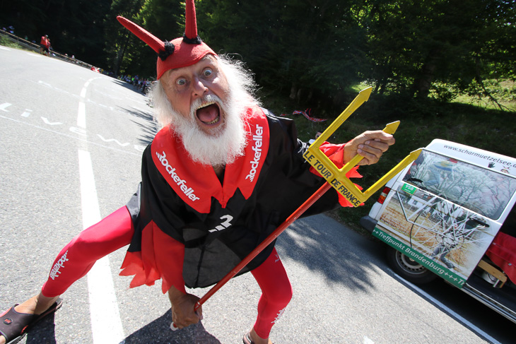 トゥールマレー峠に現れた悪魔おじさんことディディ・センフトさん。引退したはずなのに復活!