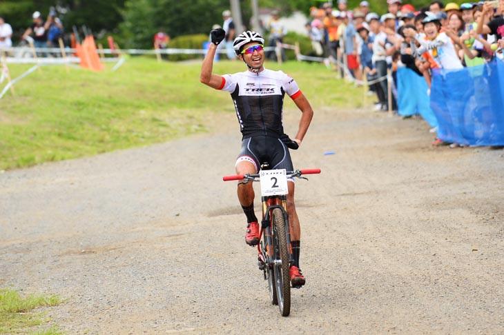 男子エリート　2年ぶりに優勝した山本幸平（Trek Factory Racing）