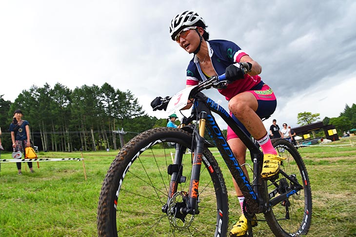 女子エリート 最後まで諦めずに末政を追いかけた小林可奈子(MTBクラブ安曇野)