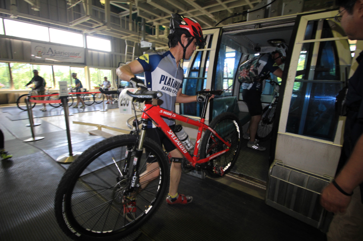 1つのゴンドラには2台ずつ自転車を詰め込むことができる