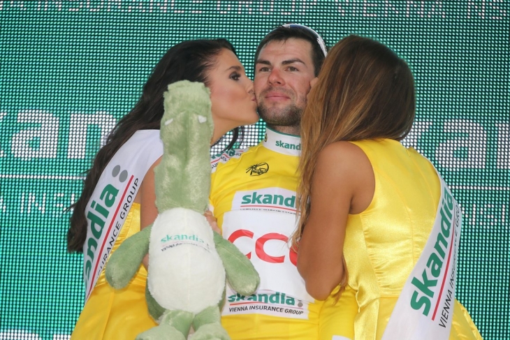 リーダージャージを獲得したカミル・ジエリニスキ(ポーランド、ポーランドナショナルチーム)