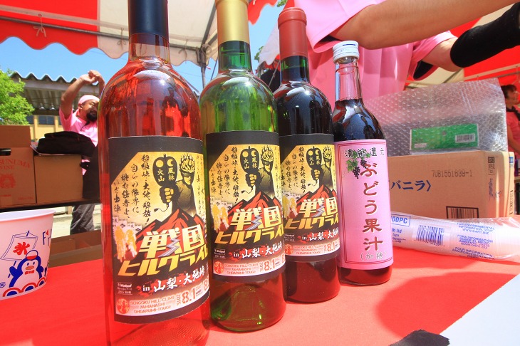 ブドウが名産の山梨らしく大会オリジナルワインやブドウジュースも販売されていました