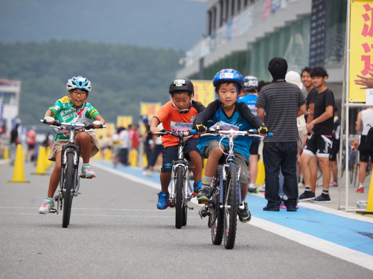 大人顔負けの真剣勝負を繰り広げる子どもたち