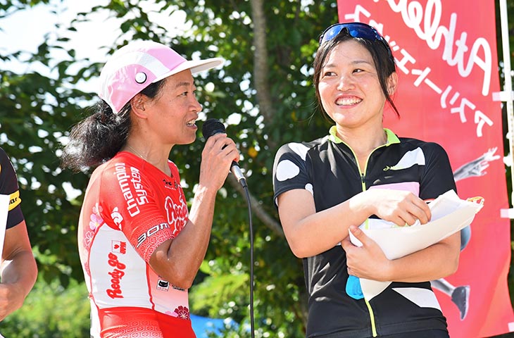 大会MCも務めた須藤むつみRGJ代表(左)