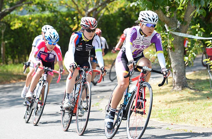 樫木祥子(駒澤大学)、古田佳美(竹芝サイクルレーシング)らが出場したW1クラス