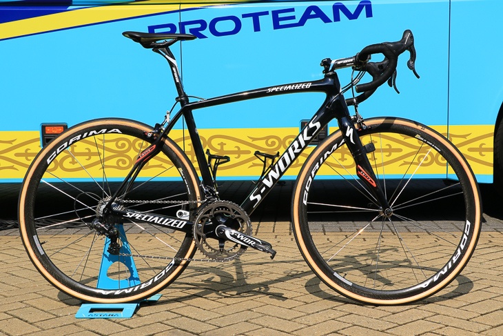 ツール・ド・フランス2015でヴィンチェンツォ・ニーバリ(イタリア、アスタナ)のために用意されたS-WORKS ROUBAIX