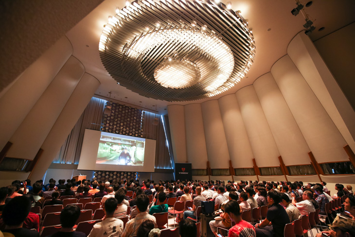 国立京都国際会館のホールで行なわれたプレゼンテーション