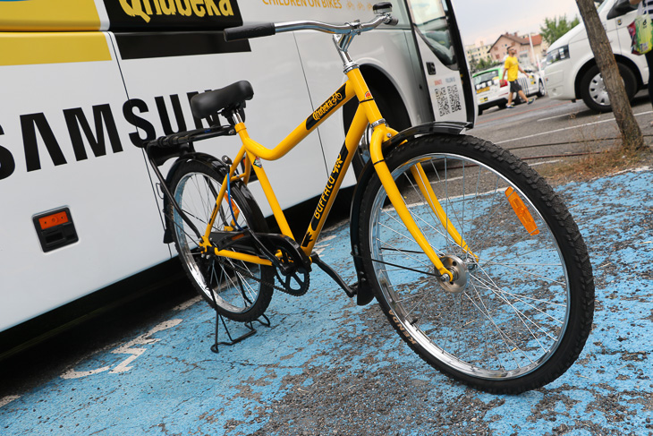 #BicyclesChangeLives 運動でアフリカに贈られる自転車。現地で生活の足になるのだ