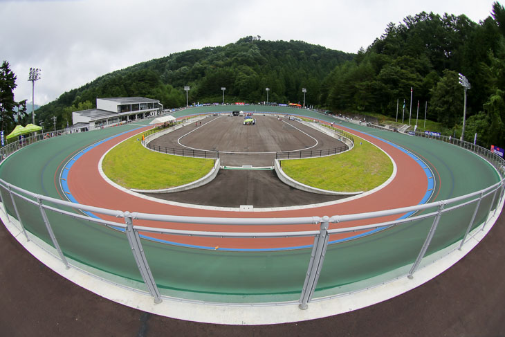 標高1000mに建設された松本市美鈴湖自転車競技場