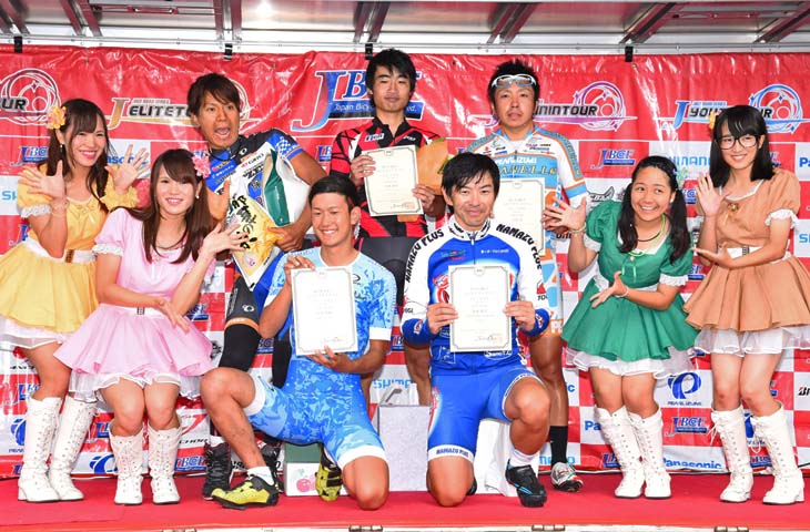 E2 表彰式 2位にはかつて宇都宮ブリッツェンで活躍した飯野智行(ブラウブリッツェン)