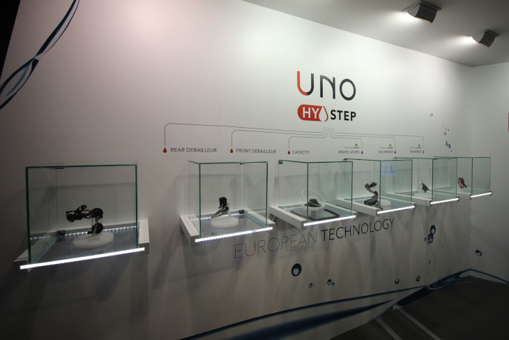 ユーロバイクにて展示されたローター初のロードコンポーネント「Uno」