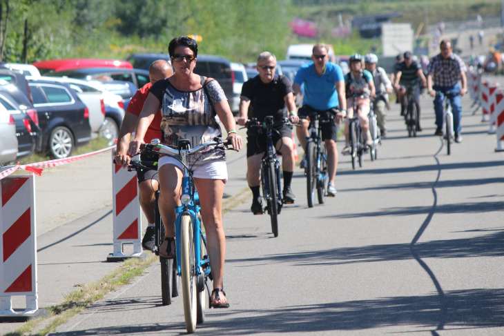 E-Bikeの試乗には多くの熟年サイクリストが集まった