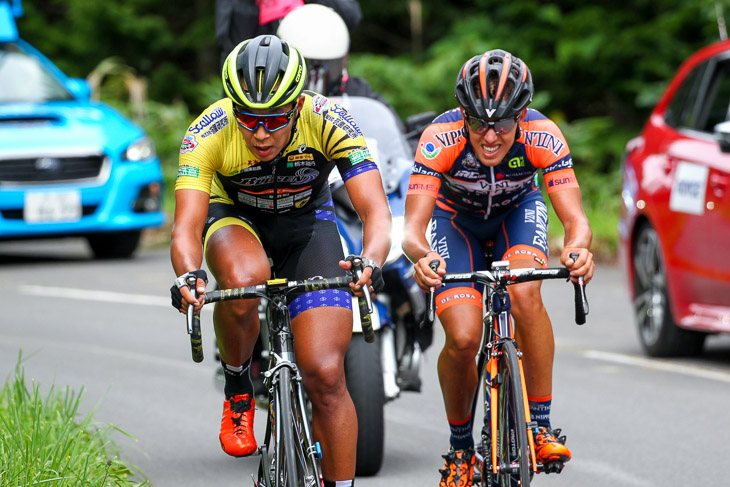 155km地点、逃げ続ける佐野淳哉(那須ブラーゼン)とジャコモ・ベルラート(NIPPOヴィーニファンティーニ)