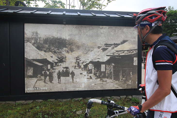 箱根関所には、かつての風景を写した写真が展示してあった