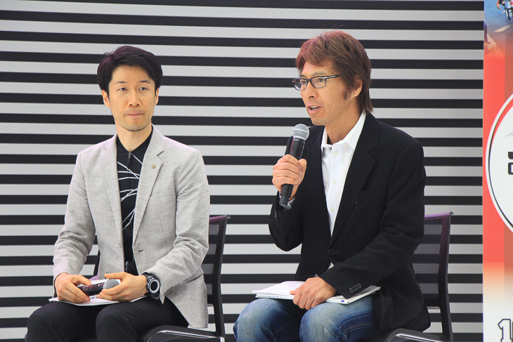 今中大介さん、栗村修さんによるトークで出場チームが紹介された