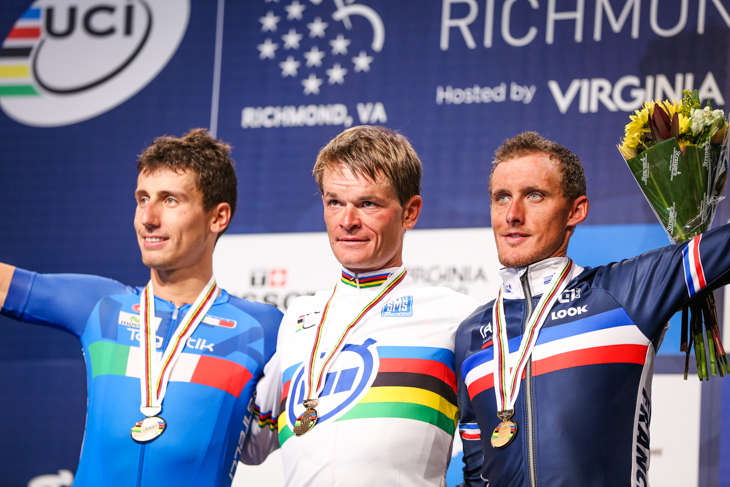エリート男子TT表彰台 2位マローリ(イタリア)、優勝キリエンカ(ベラルーシ)、3位コッペル(フランス)