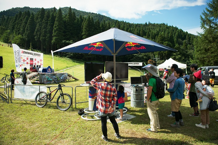 4カメ体勢でレースの状況をライブ配信する試みも行われた