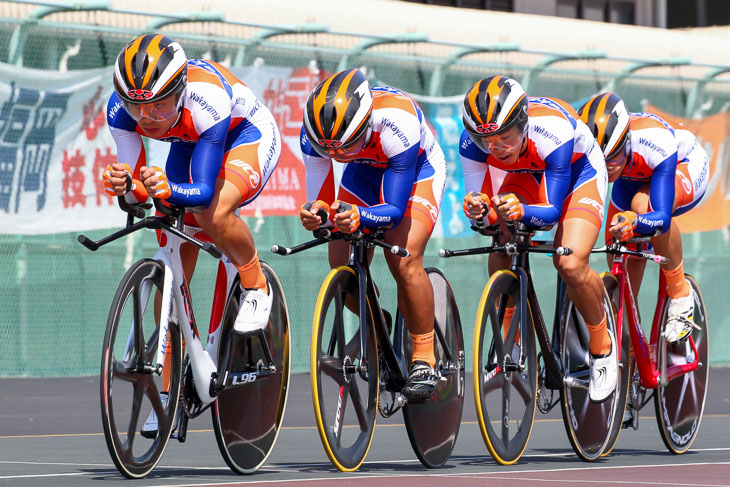 4kmチーム・パーシュート　1位　和歌山県（森口、岡本、窪木、佐々木）4分19秒760（予選時）大会新