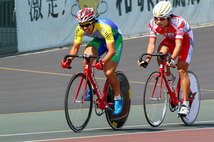 成年男子4km速度競走準決勝　インカレポイントレースとは逆に小林泰正（群馬県）をマークする橋本英也（岐阜県）。ともに決勝へ