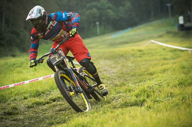 DOWNHILL SERIES2015 年間チャンピオンの井手川直樹