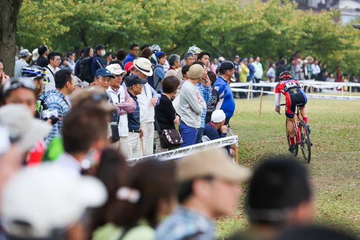 主催者発表で3,500人がレースを観戦