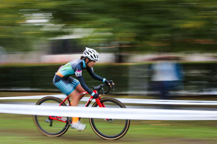 CL1 周回を重ねるごとにリードを広げる今井美穂(CycleClub.jp)
