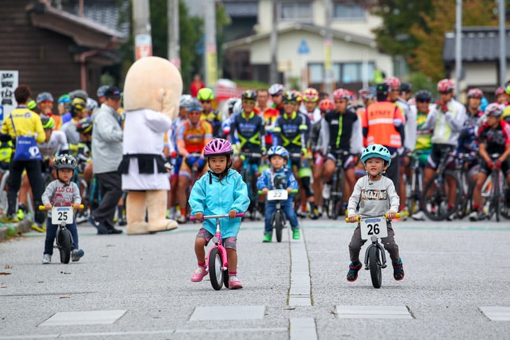 P1選手を前にランニングバイク大会