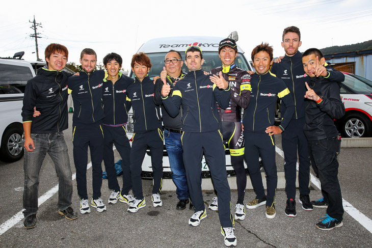 パブロ・ウルタスンを囲むチーム右京　2015年輪島ロードで