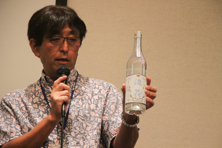 ハワイで作られている焼酎は、東武トップツアーズのスタッフ橘田さんより贈られた