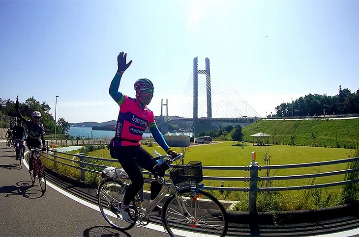 上島町の3島を橋で繋ぐコースが特徴。