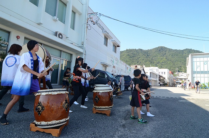 島本陣岩城太鼓の音で上島町サイクリングフィニッシュ