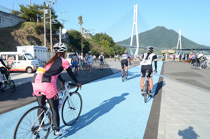 大三島に上陸後、すぐに多々羅しまなみ公園にあるサイクリストの聖地に到着