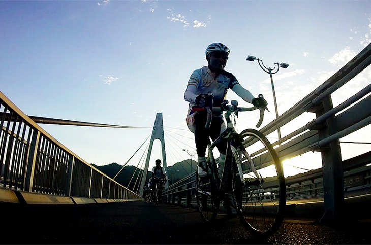 夕日の生口島橋を渡る、間もなくサイクリングフィニッシュ