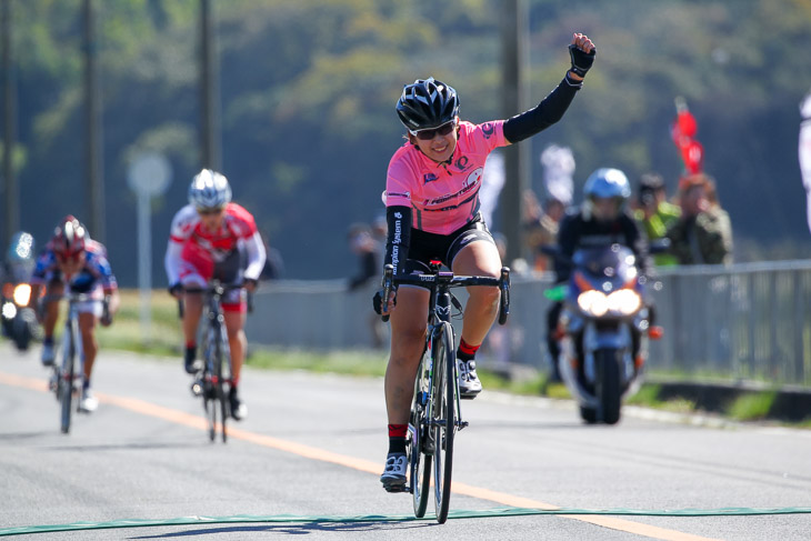 F　伊藤杏菜（Champion System Japan）が優勝