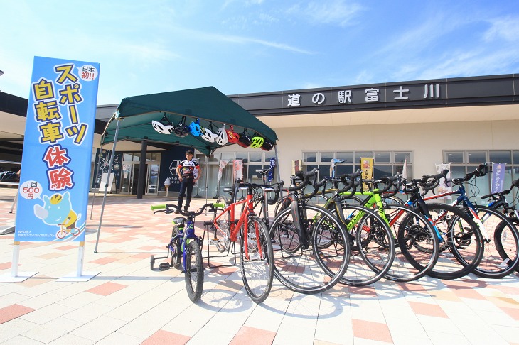 スポーツバイク体験ができる「ロードバイクレンタル＠富士川」は週末に道の駅富士川にて開催されてきた