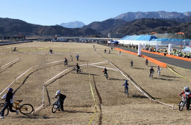 フラットコースで走りやすい、シクロクロス入門に最適なイベントだ